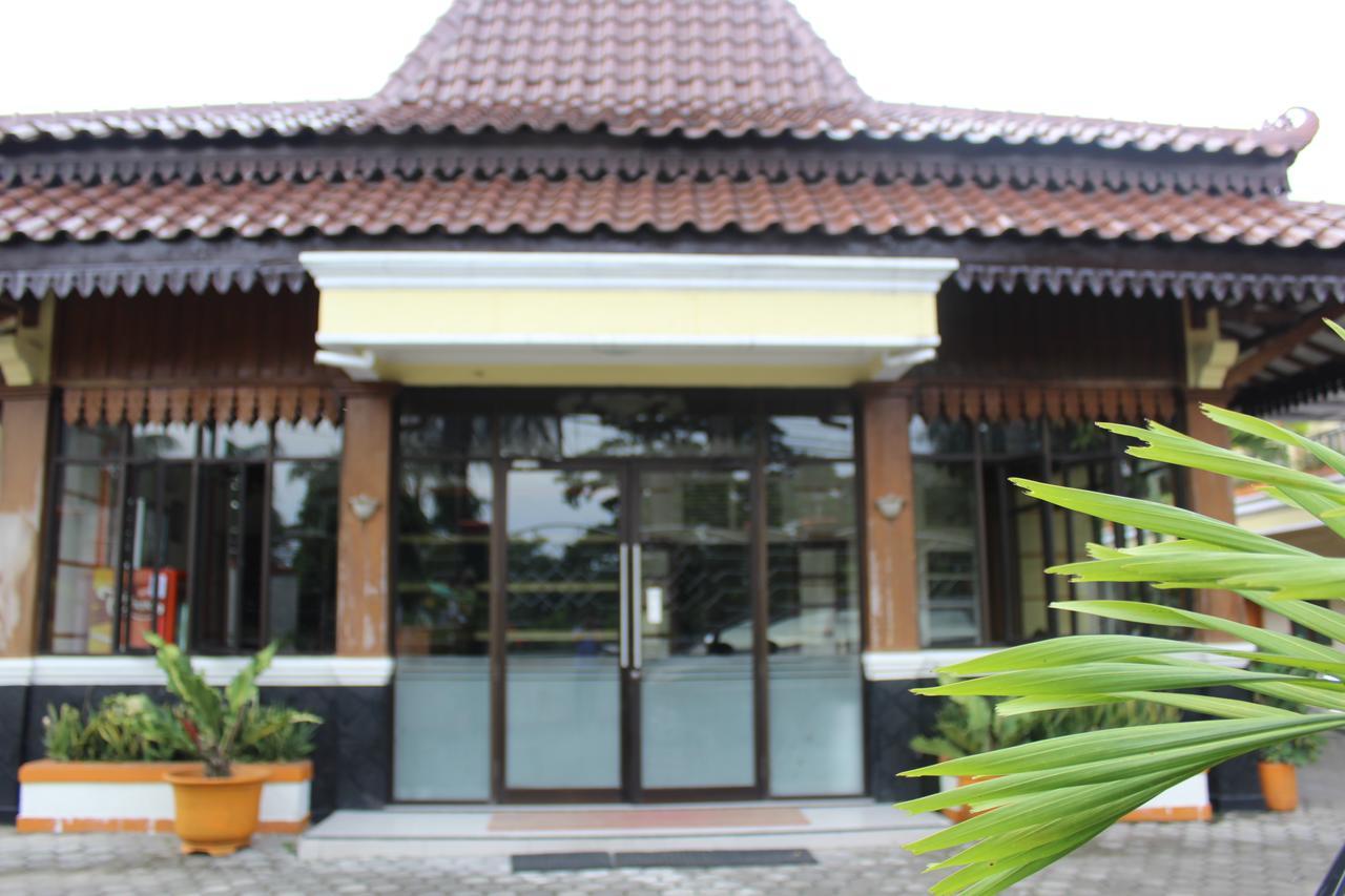Simpang Tujuh Cepu Exterior foto