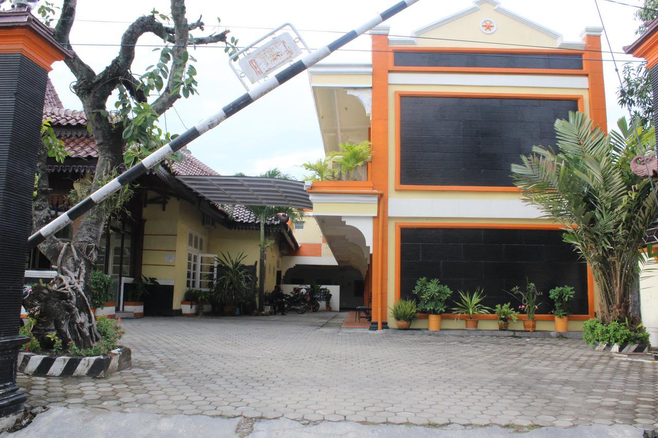 Simpang Tujuh Cepu Exterior foto
