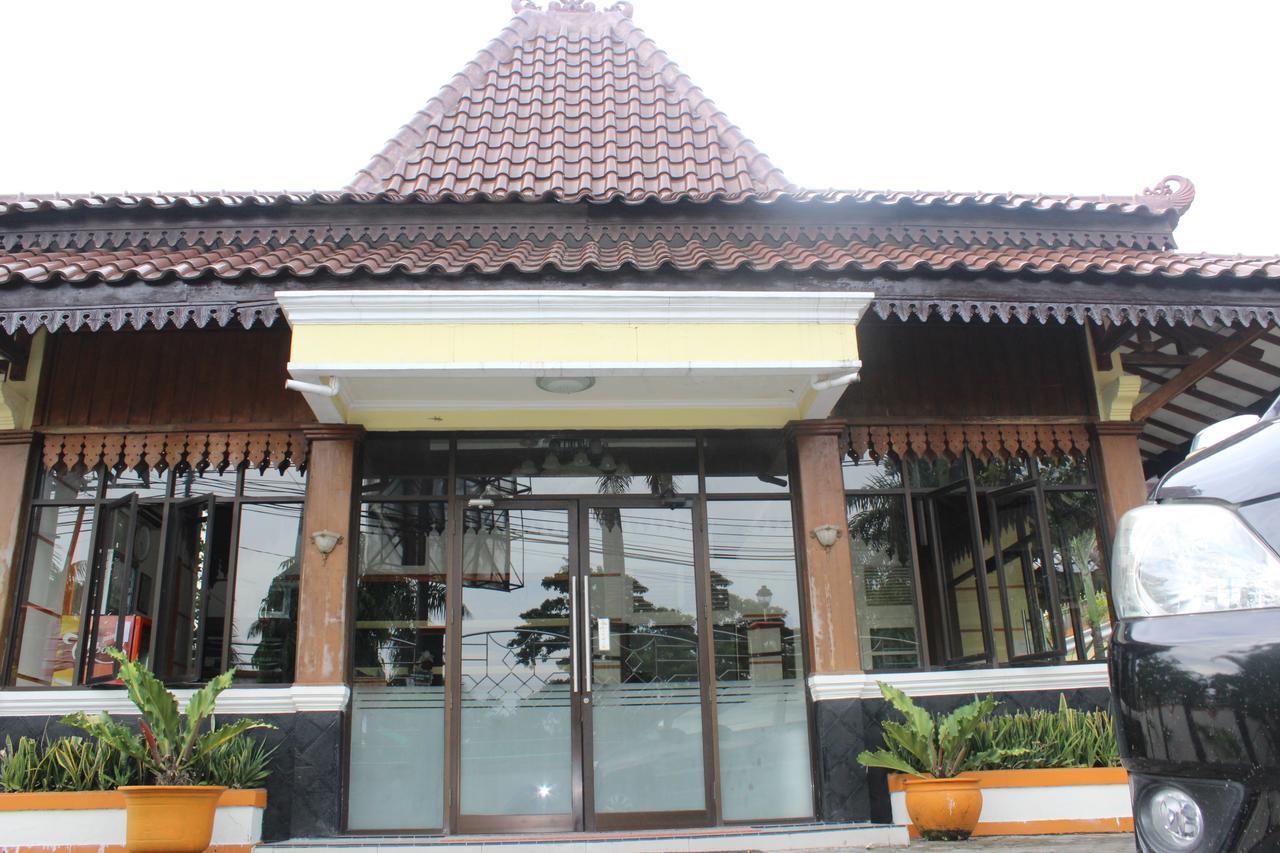 Simpang Tujuh Cepu Exterior foto